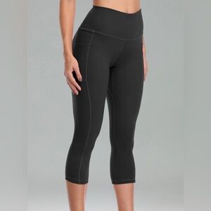 Colorfulkoala Women's Black Cropped Leggings Small